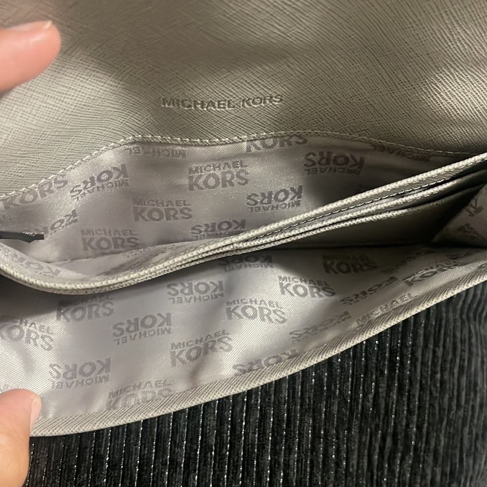 Michael Kors Wallet - Picture 6 of 7